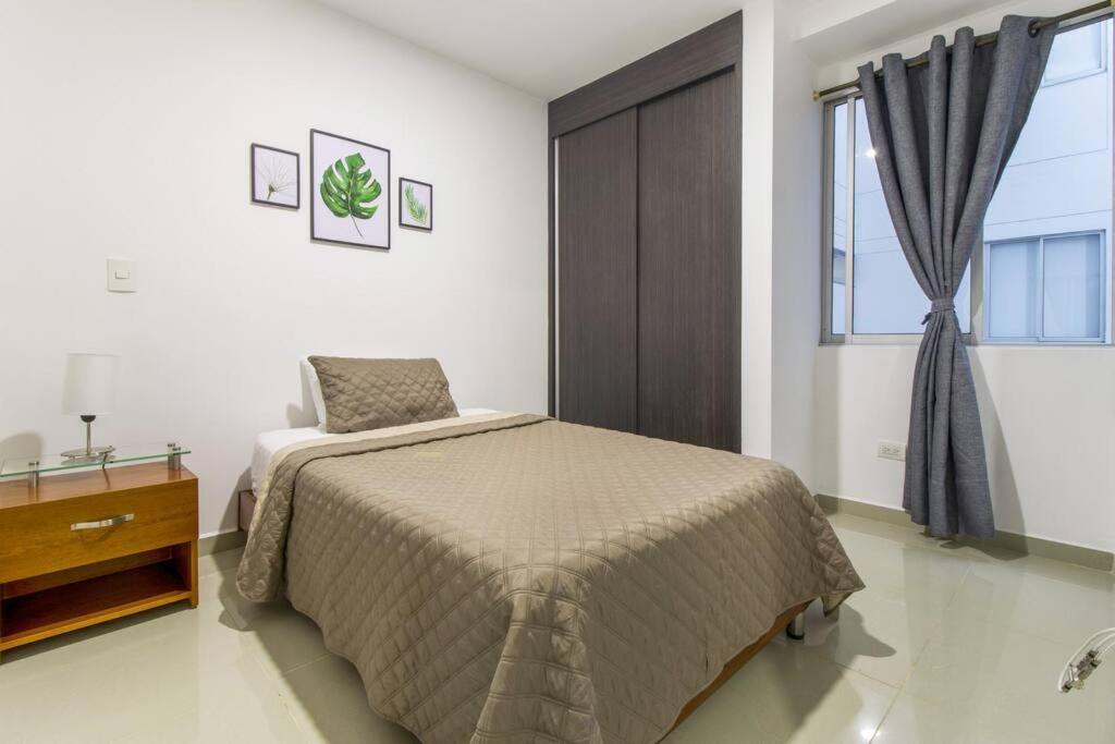 Amplio Apartamento En Calasanz - Estadio Меделин Екстериор снимка