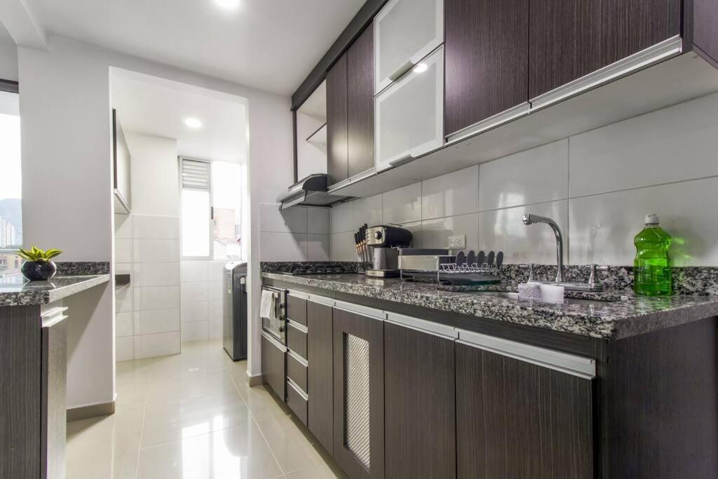 Amplio Apartamento En Calasanz - Estadio Меделин Екстериор снимка