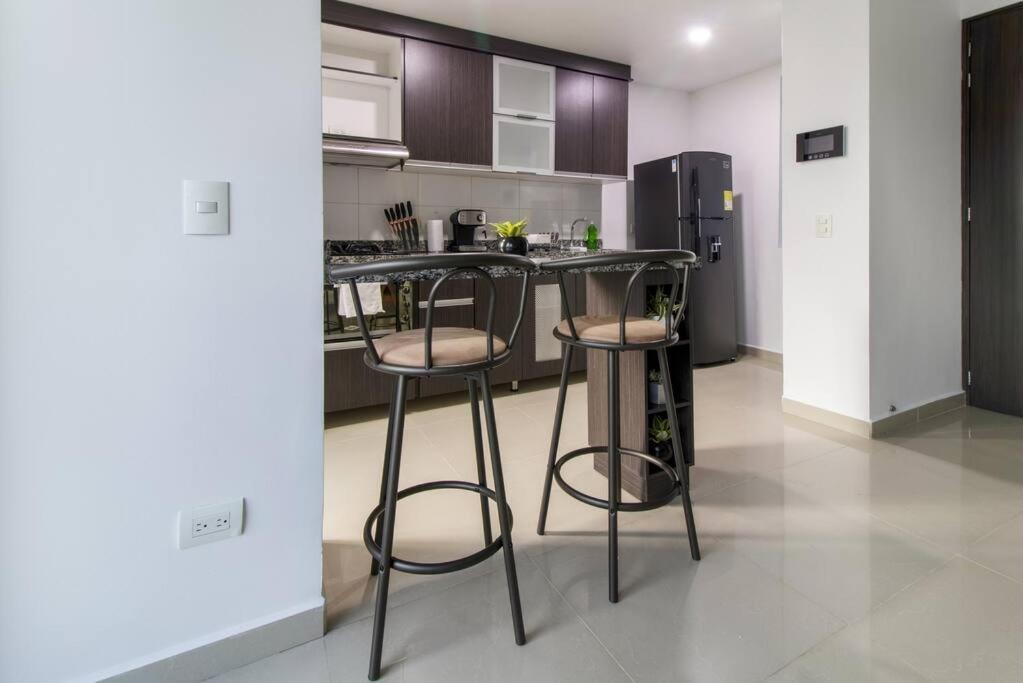Amplio Apartamento En Calasanz - Estadio Меделин Екстериор снимка