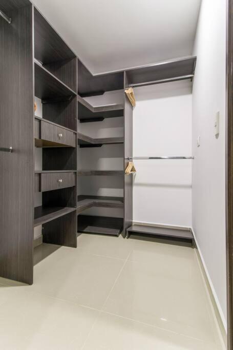 Amplio Apartamento En Calasanz - Estadio Меделин Екстериор снимка